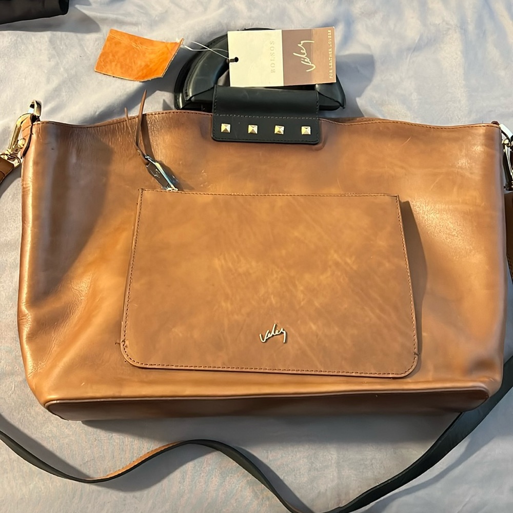 Velez leather handbag with strap, cognac color